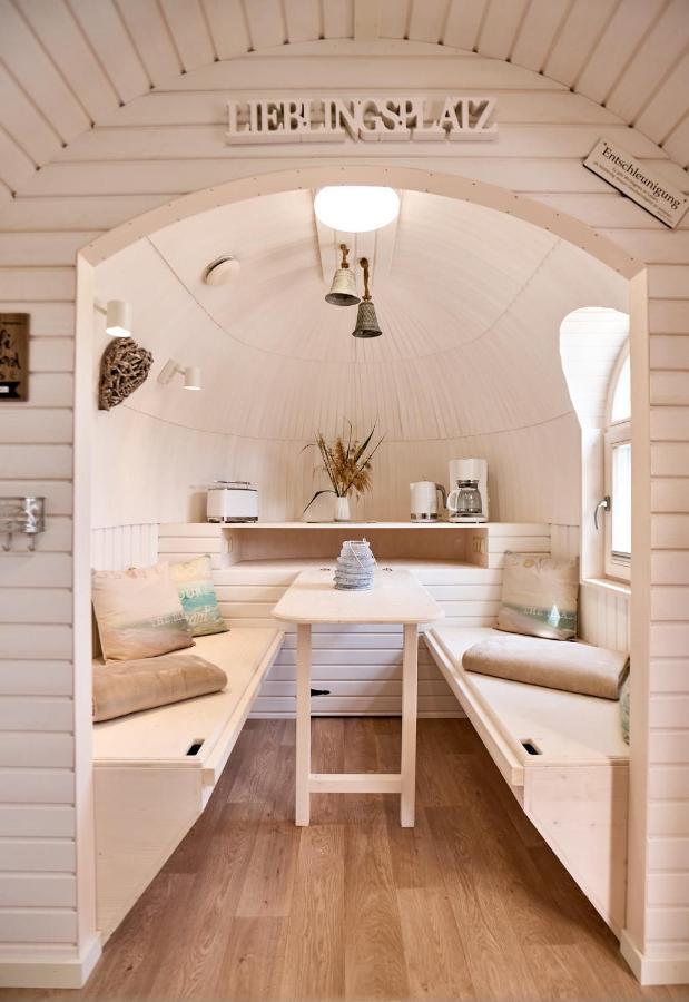 Lieblingsplatz Parey - Schwimmendes Iglu Hotel Bagian luar foto