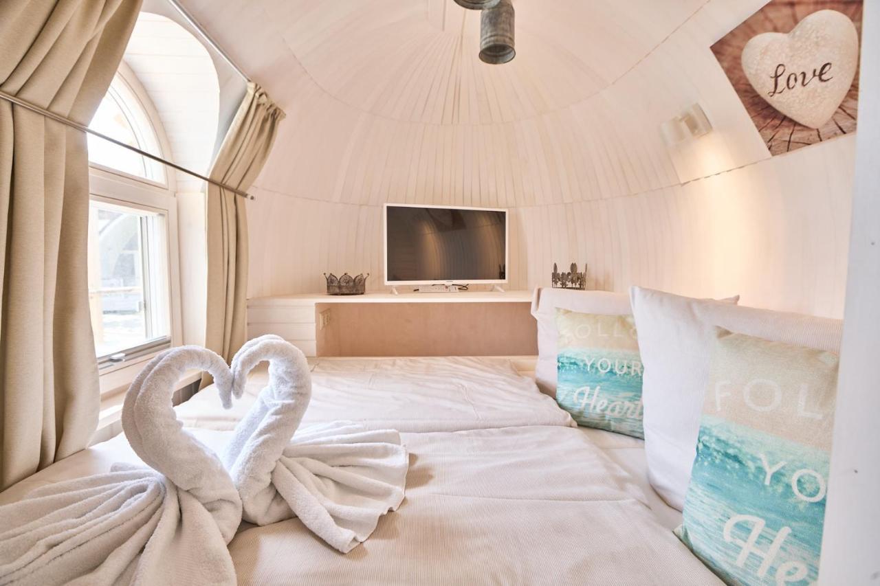 Lieblingsplatz Parey - Schwimmendes Iglu Hotel Bagian luar foto